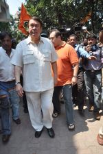Randhir Kapoor, Rajiv Kapoor at RK studio ganpati Visarjan on 29th Sept 2012 (35).JPG